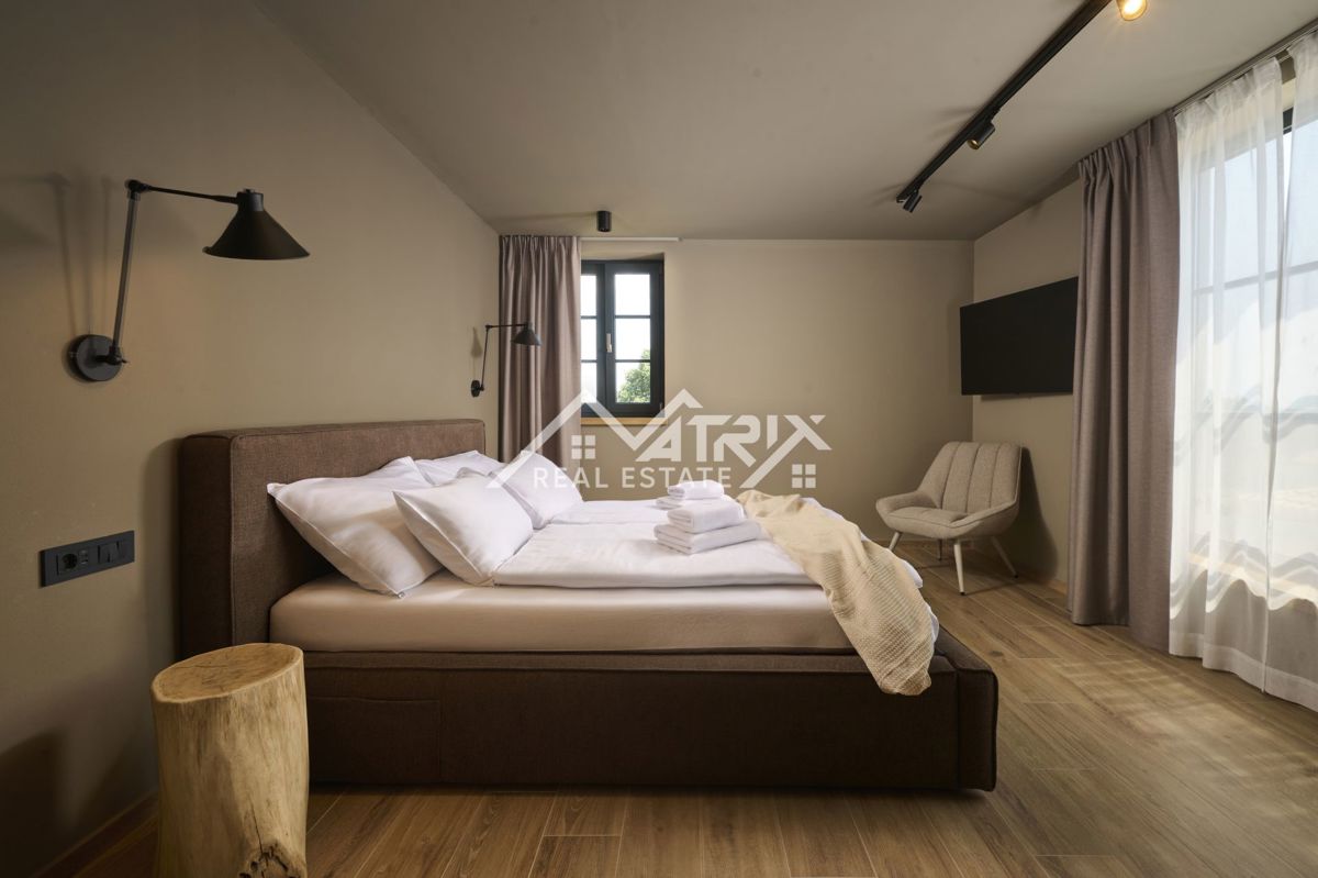 Poreč, Vila z bazenom in 5 spalnicami, pogled na morje, Novo