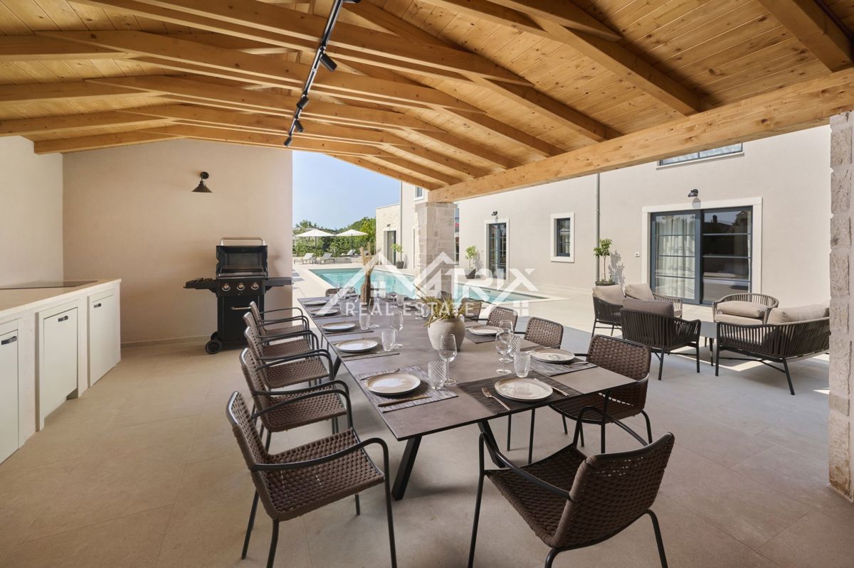 Poreč, Vila z bazenom in 5 spalnicami, pogled na morje, Novo