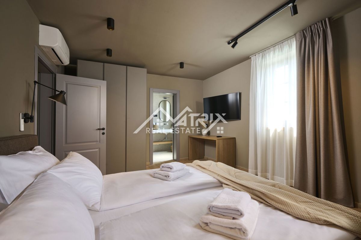 Poreč, Vila z bazenom in 5 spalnicami, pogled na morje, Novo