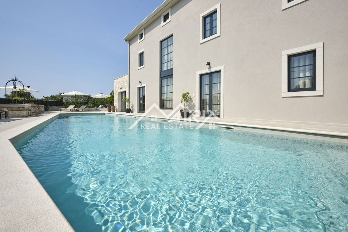 Poreč, Vila z bazenom in 5 spalnicami, pogled na morje, Novo