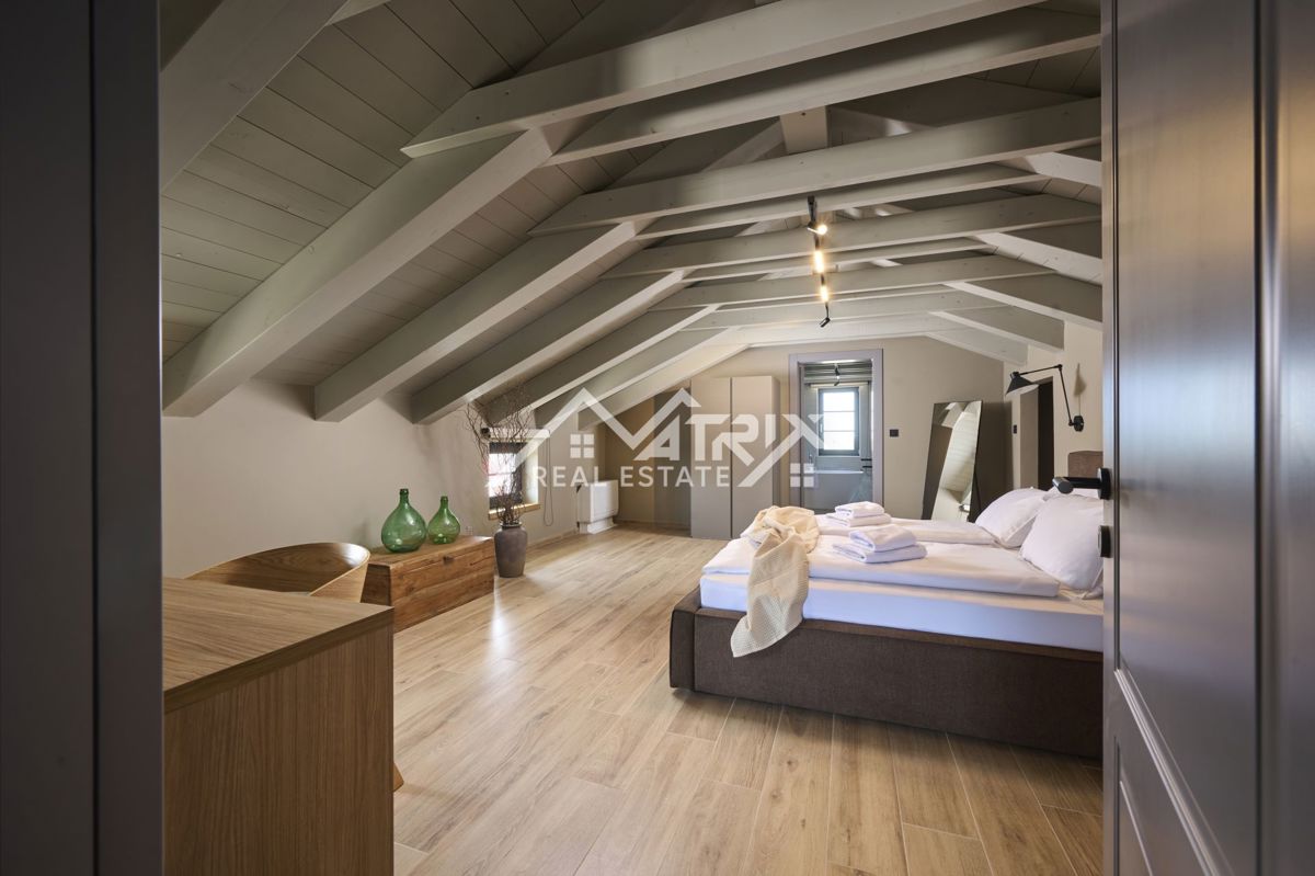 Poreč, Vila z bazenom in 5 spalnicami, pogled na morje, Novo