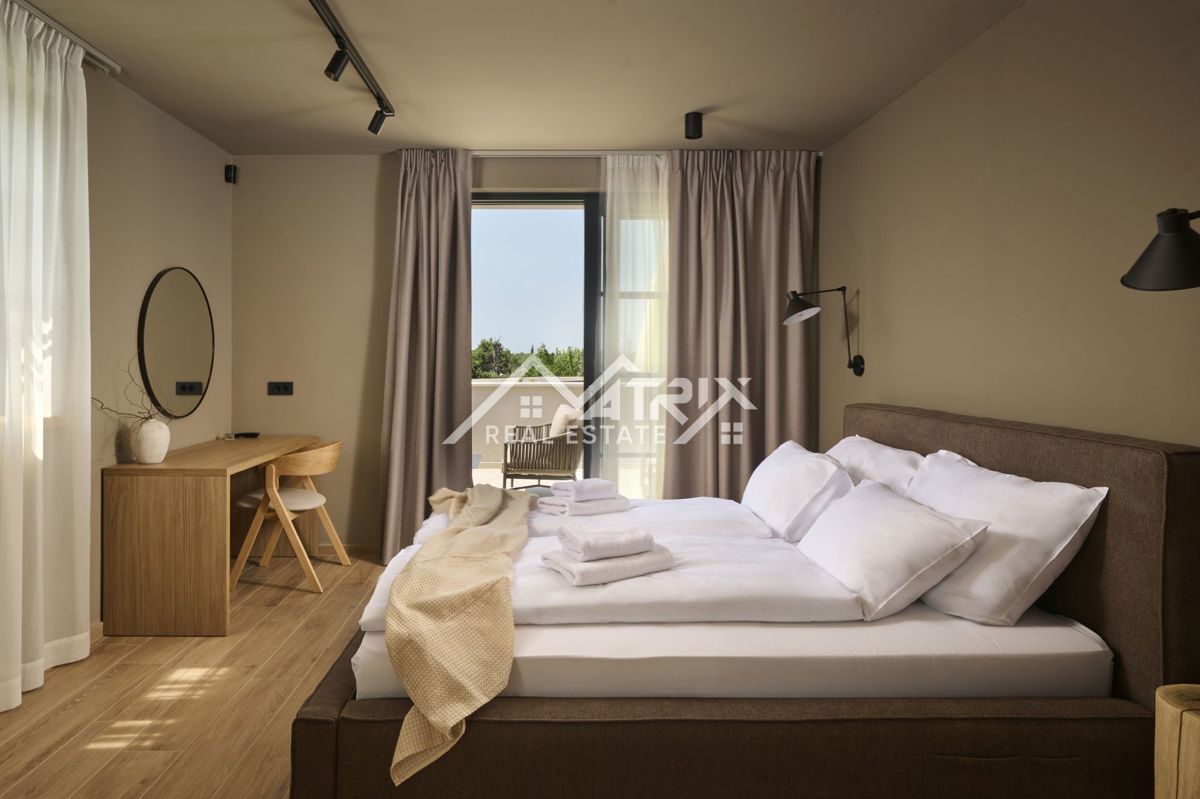 Poreč, Vila z bazenom in 5 spalnicami, pogled na morje, Novo