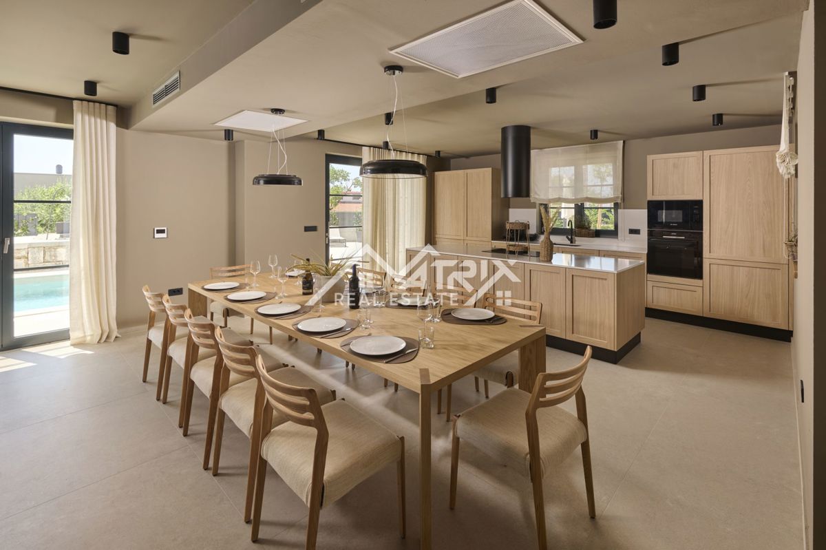 Poreč, Vila z bazenom in 5 spalnicami, pogled na morje, Novo