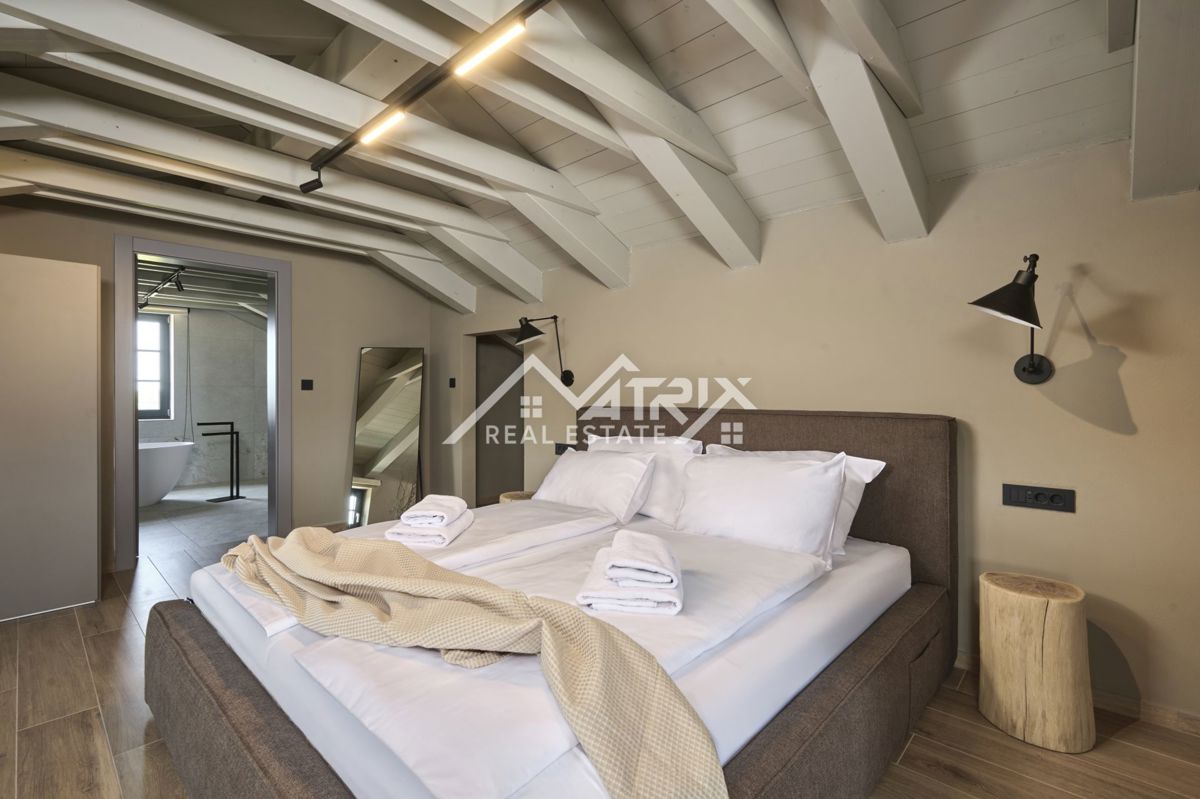 Poreč, Vila z bazenom in 5 spalnicami, pogled na morje, Novo