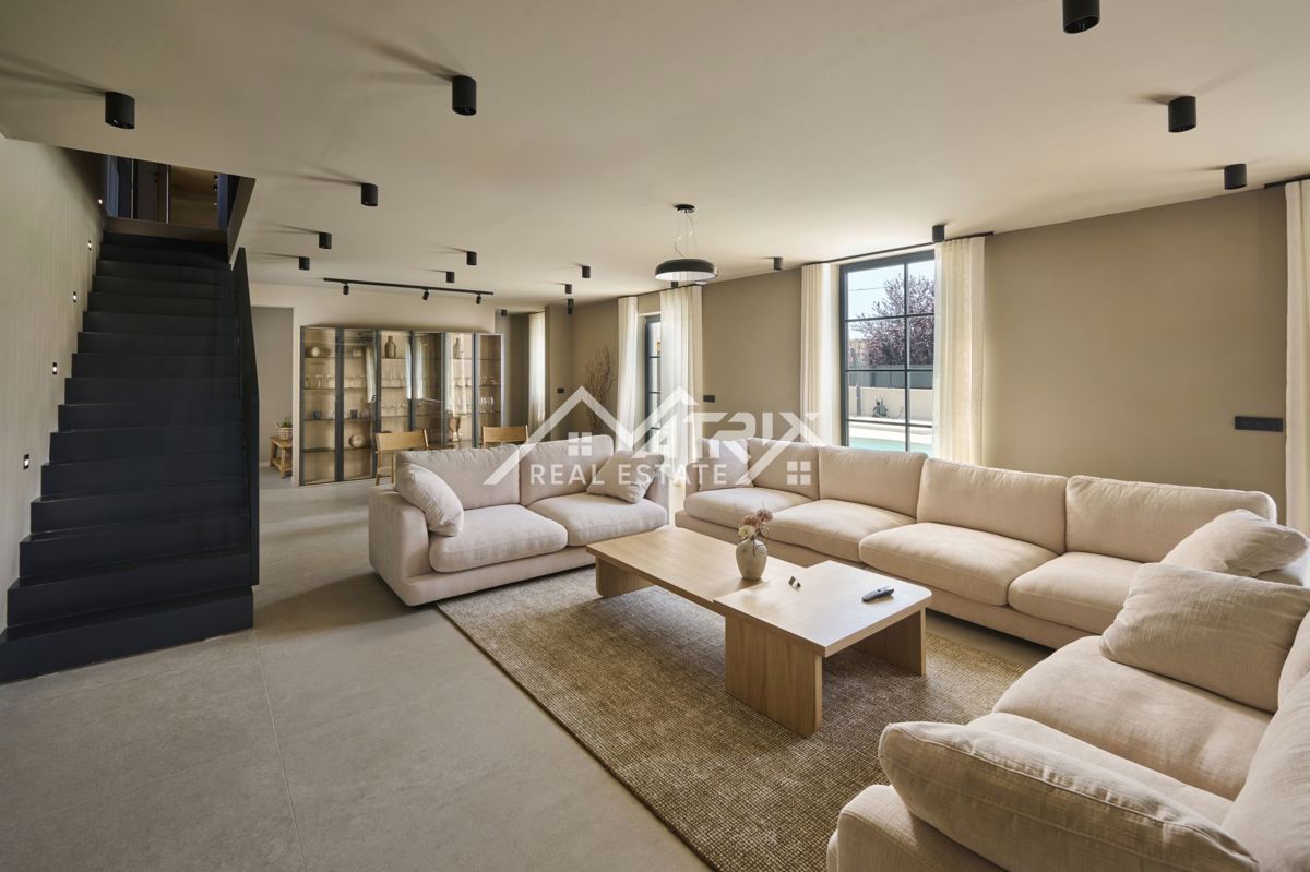 Poreč, Vila z bazenom in 5 spalnicami, pogled na morje, Novo