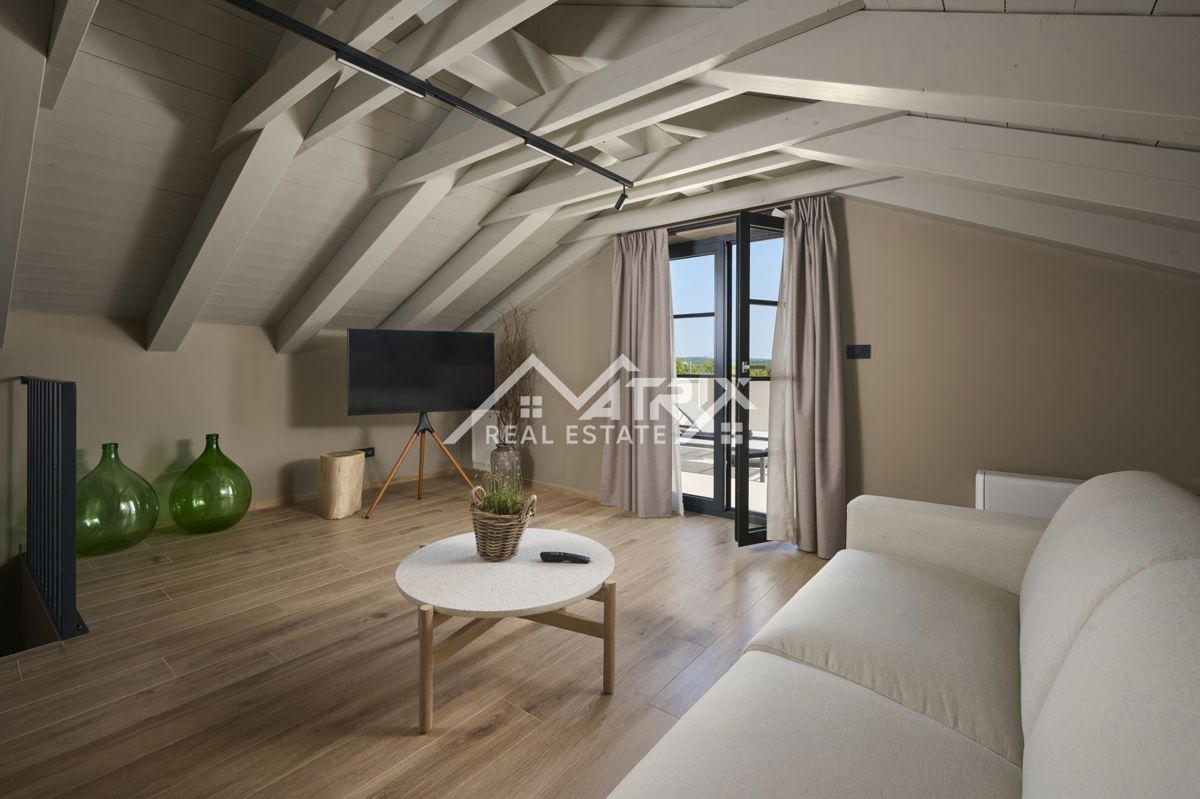 Poreč, Vila z bazenom in 5 spalnicami, pogled na morje, Novo