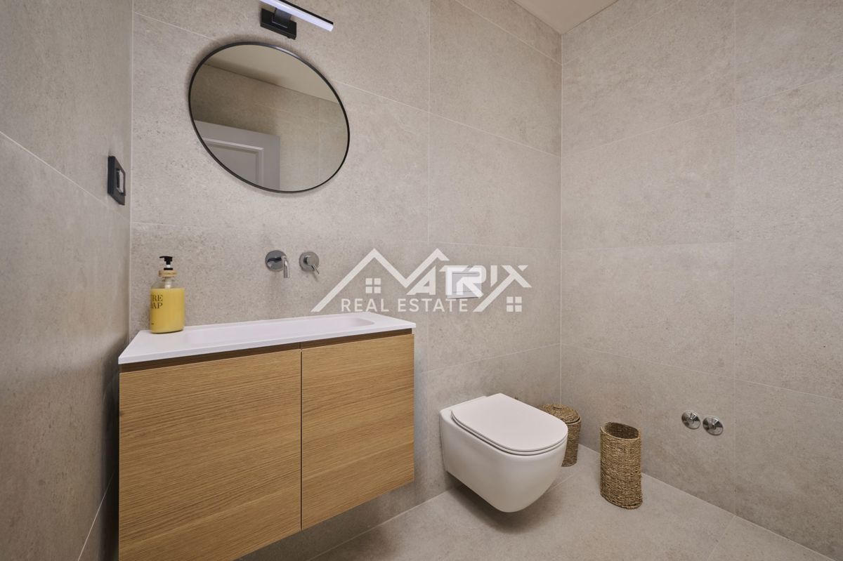 Poreč, Vila z bazenom in 5 spalnicami, pogled na morje, Novo