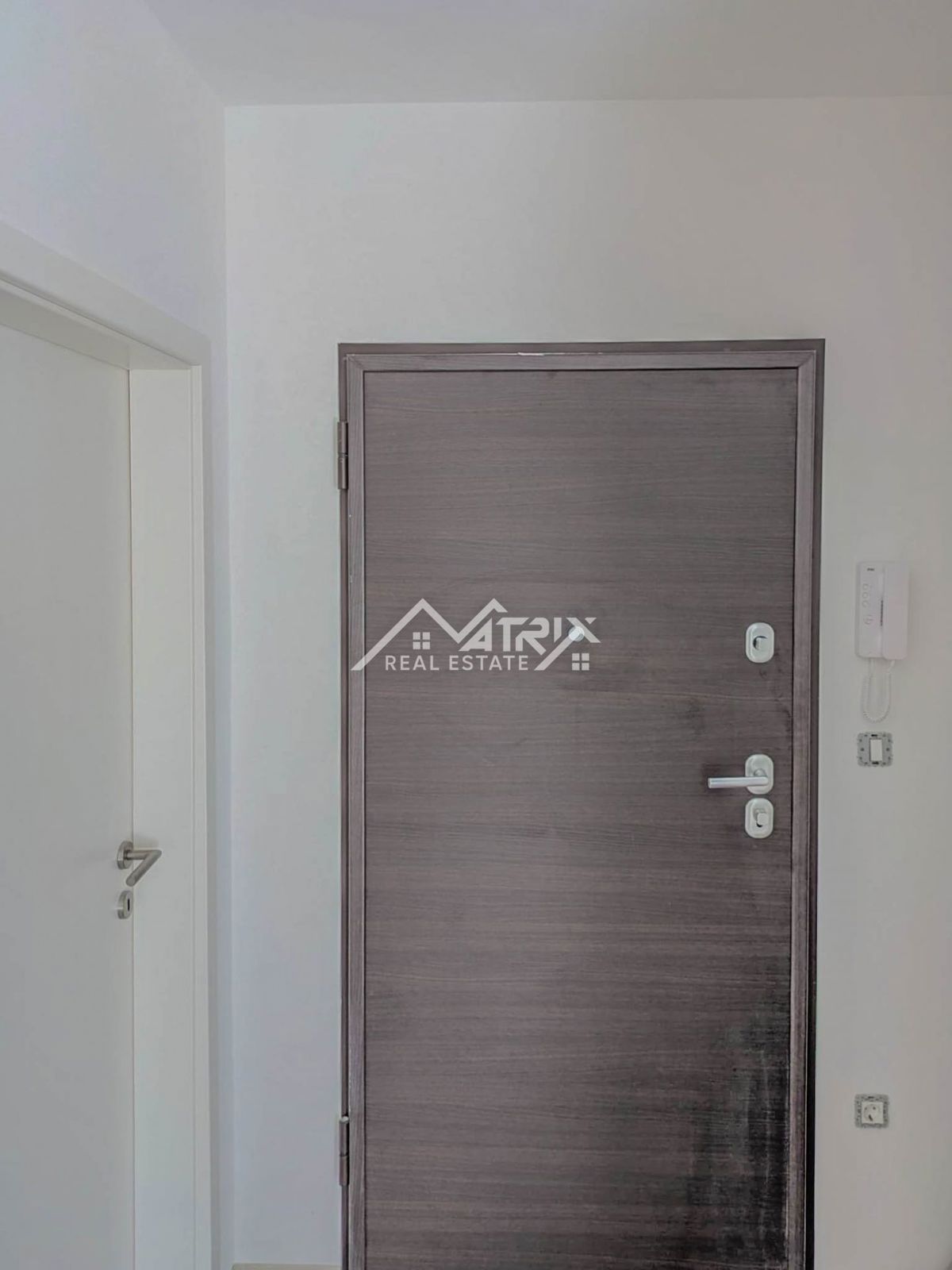 Pulj, 2-sobno stanovanje s teraso in garažo blizu centra