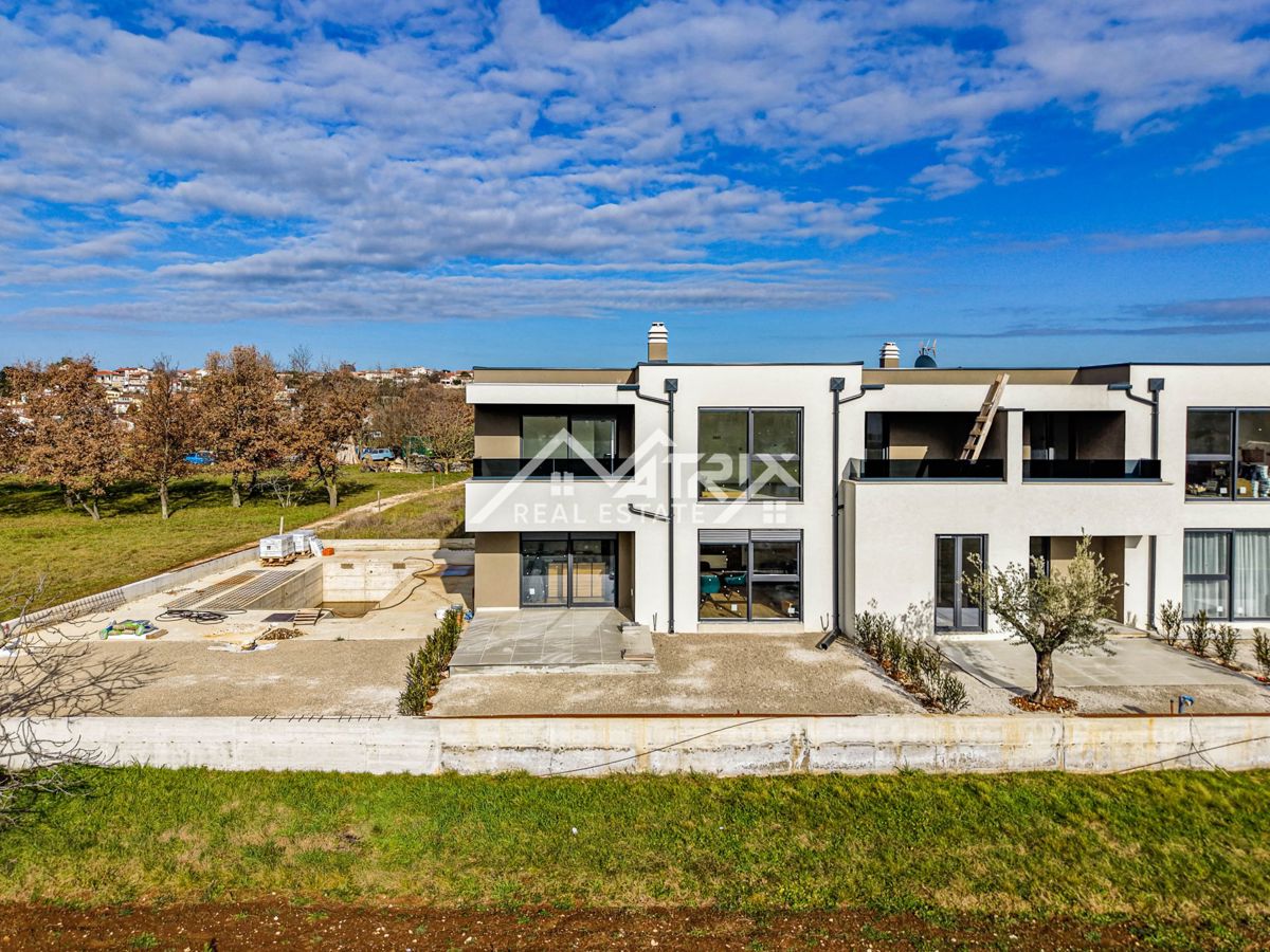 Poreč, prostorno stanovanje s skupnim bazenom