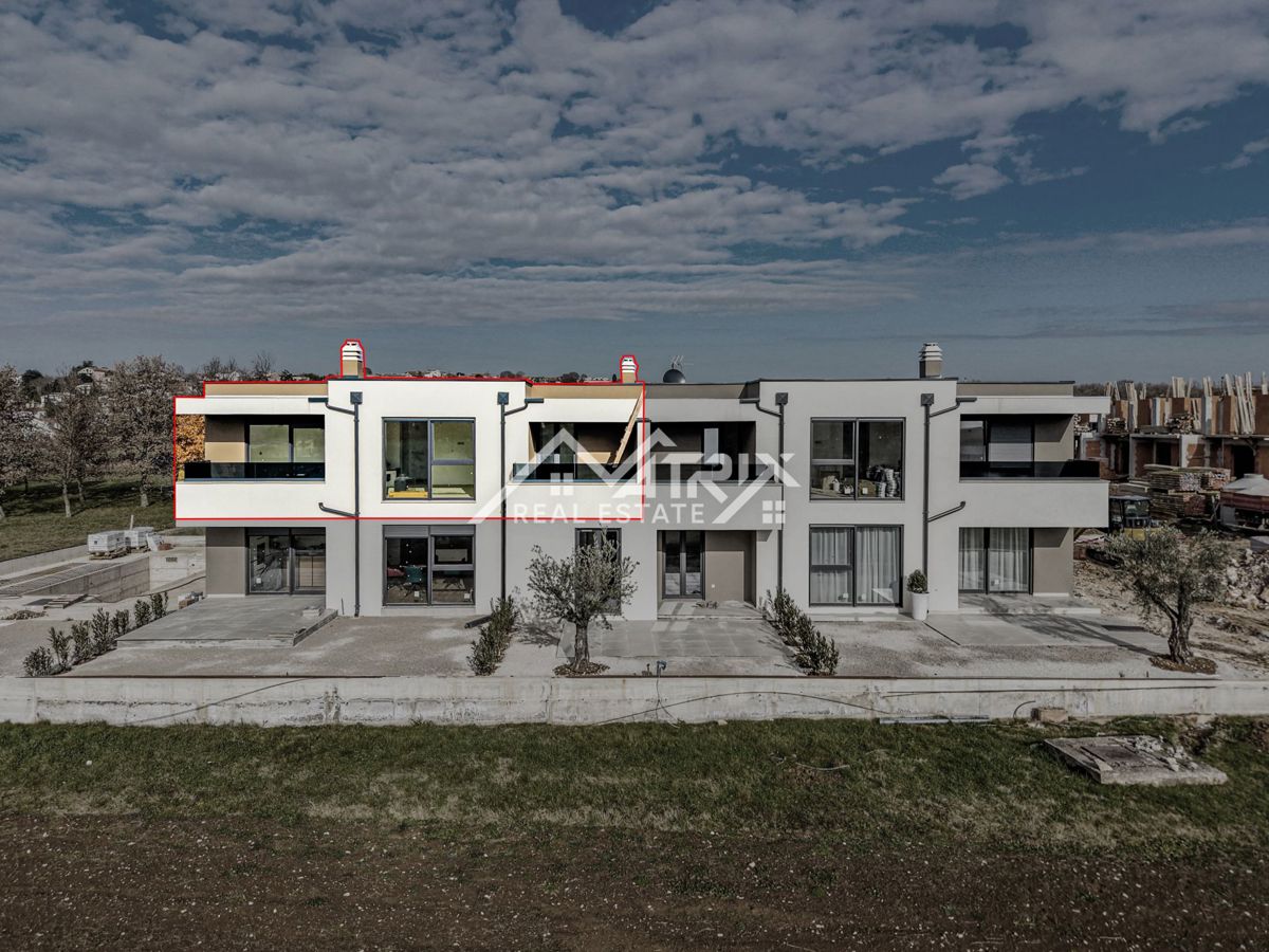 Poreč, prostorno stanovanje s skupnim bazenom