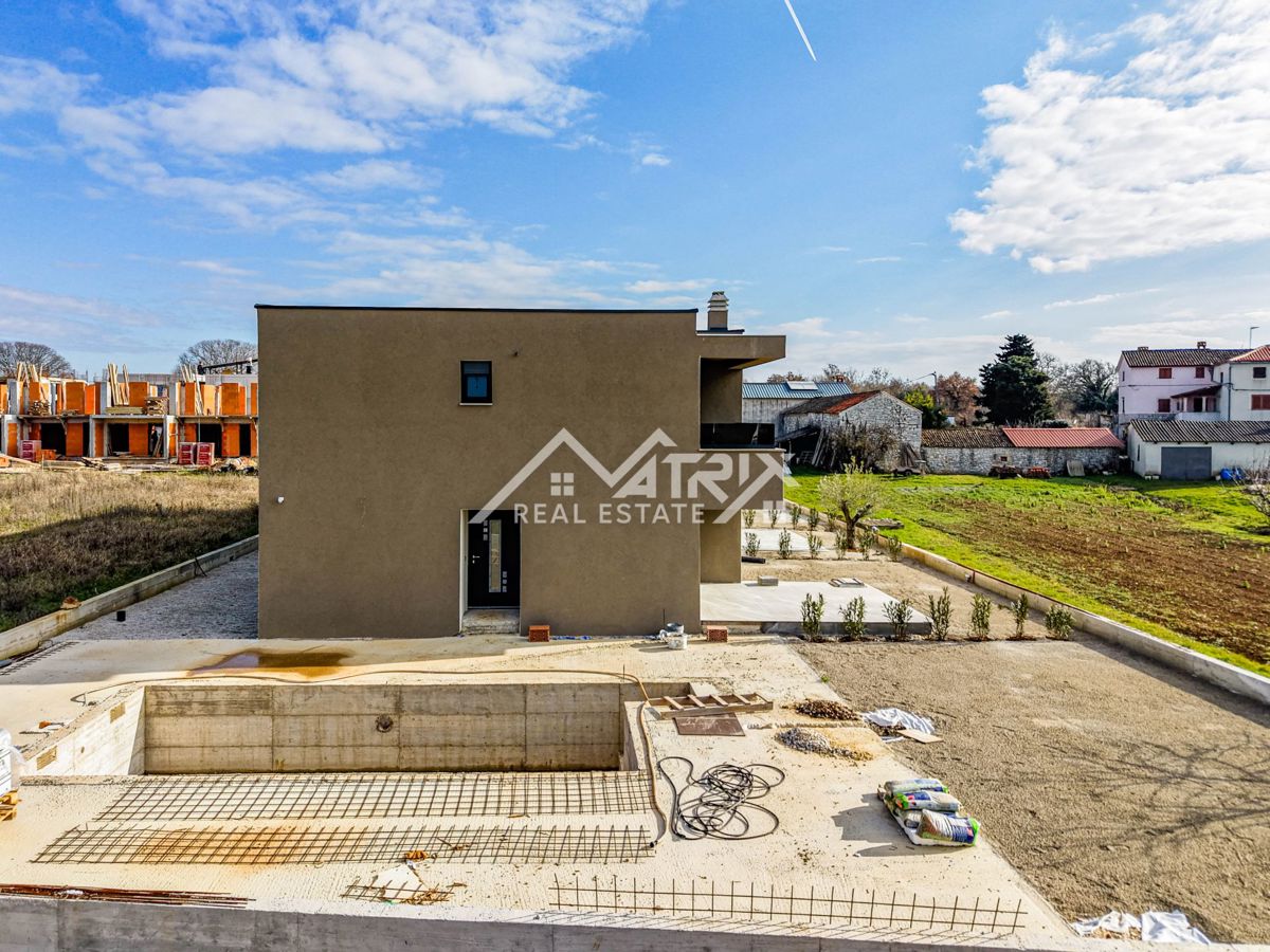 Poreč, prostorno stanovanje s skupnim bazenom