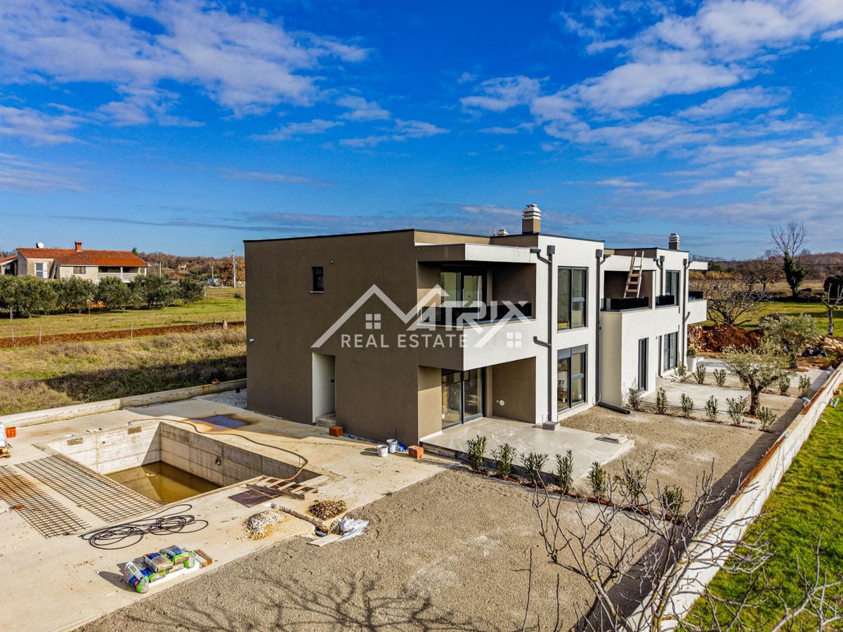 Poreč, prostorno stanovanje s skupnim bazenom