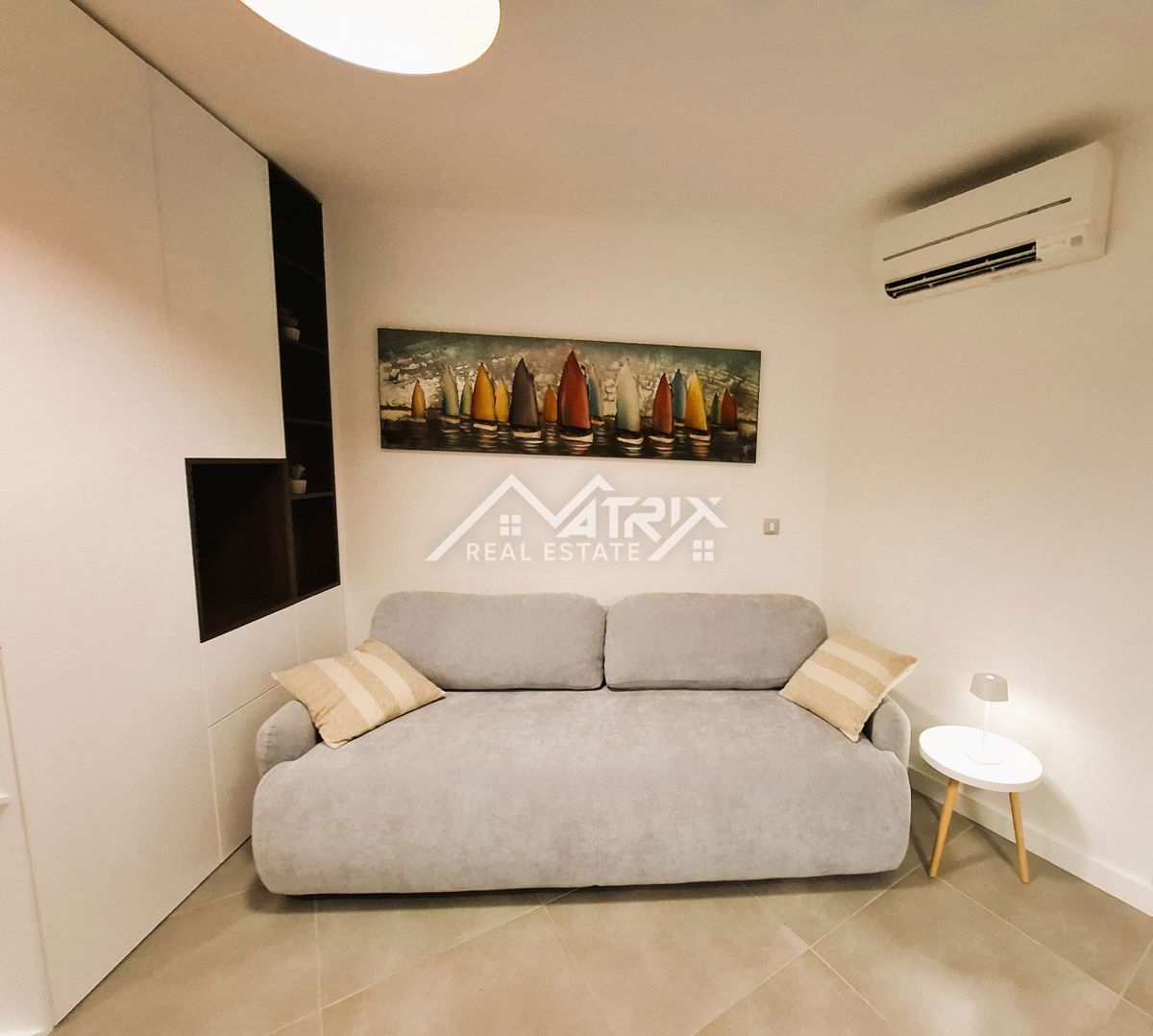 Novigrad, čudovito stanovanje z zasebnim vrtom in jacuzzijem ob morju