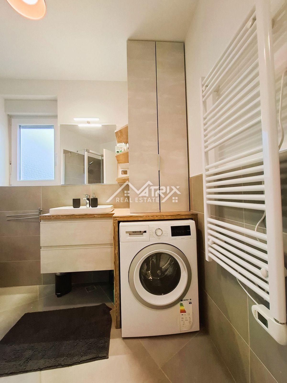 Novigrad, čudovito stanovanje z zasebnim vrtom in jacuzzijem ob morju