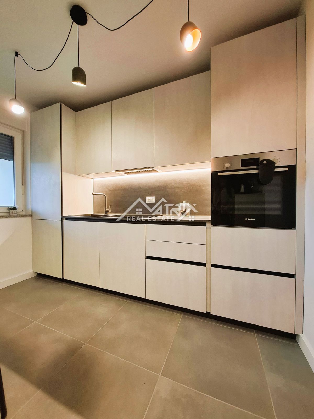 Novigrad, čudovito stanovanje z zasebnim vrtom in jacuzzijem ob morju