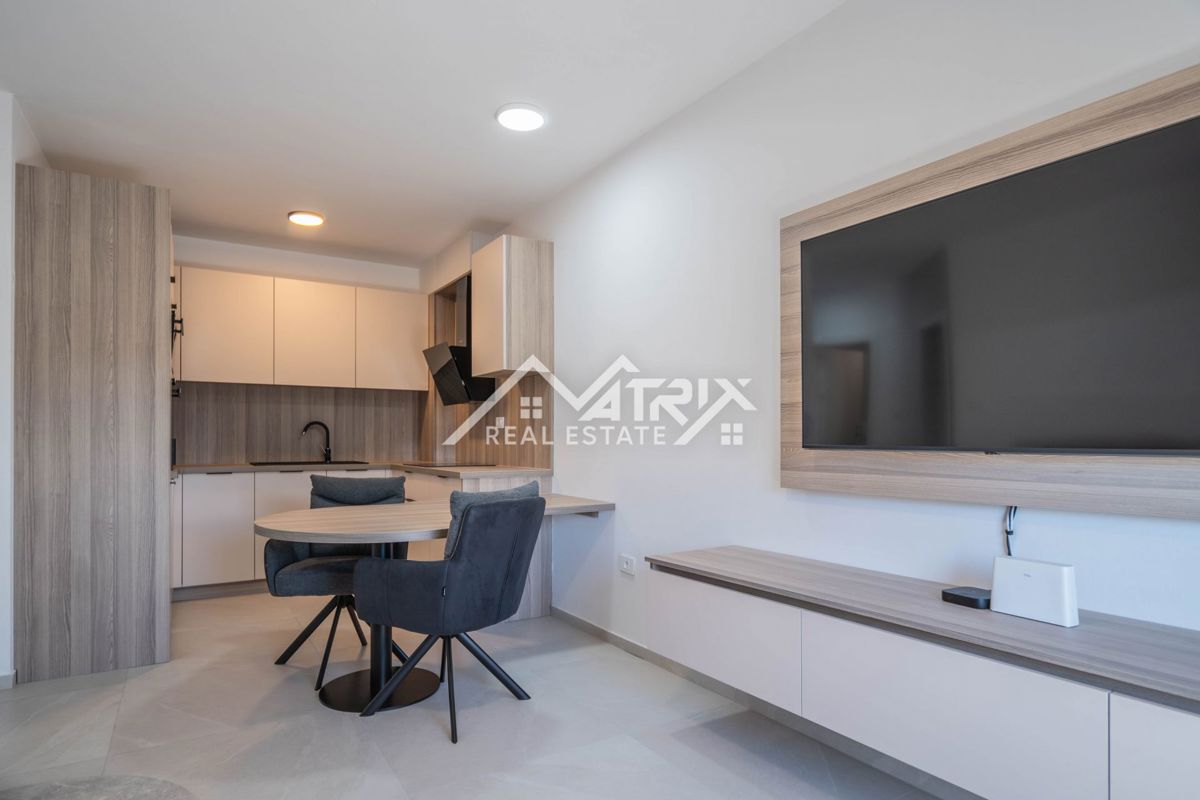 Pula, Vrhunsko 1-sobno stanovanje 45 m² z balkonom in parkiriščem