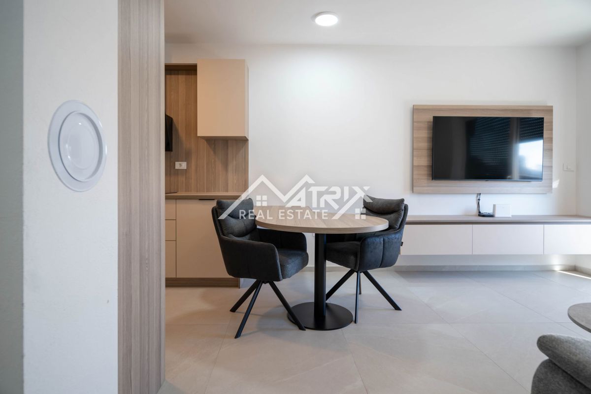 Pula, Vrhunsko 1-sobno stanovanje 45 m² z balkonom in parkiriščem