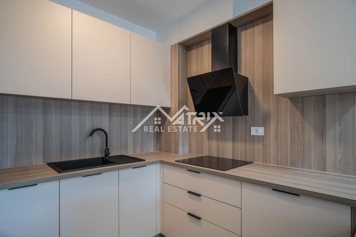 Pula, Vrhunsko 1-sobno stanovanje 45 m² z balkonom in parkiriščem