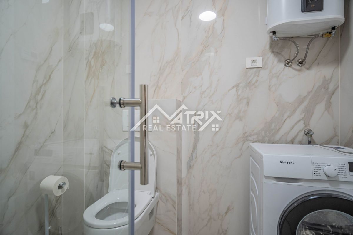 Pula, Vrhunsko 1-sobno stanovanje 45 m² z balkonom in parkiriščem