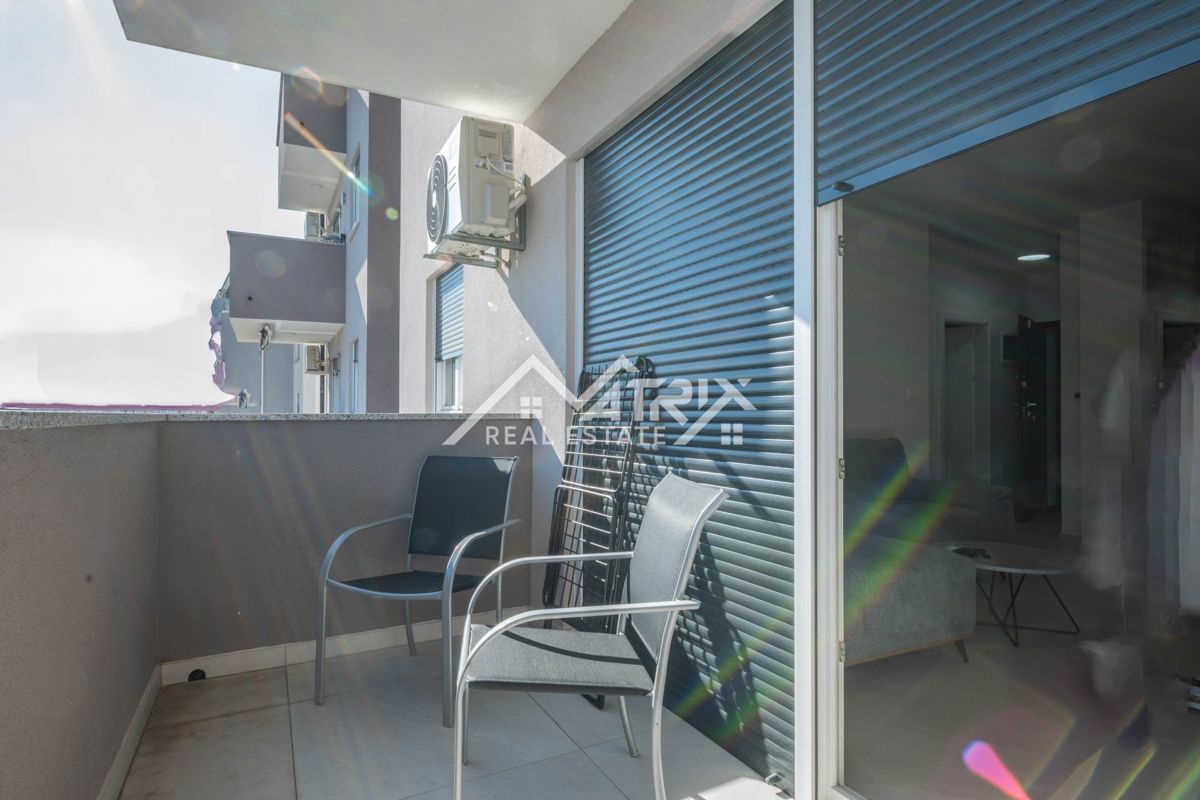 Pula, Vrhunsko 1-sobno stanovanje 45 m² z balkonom in parkiriščem