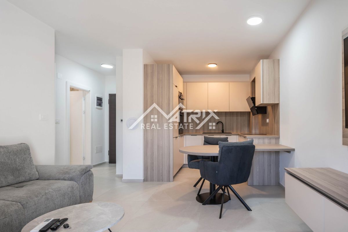 Pula, Vrhunsko 1-sobno stanovanje 45 m² z balkonom in parkiriščem