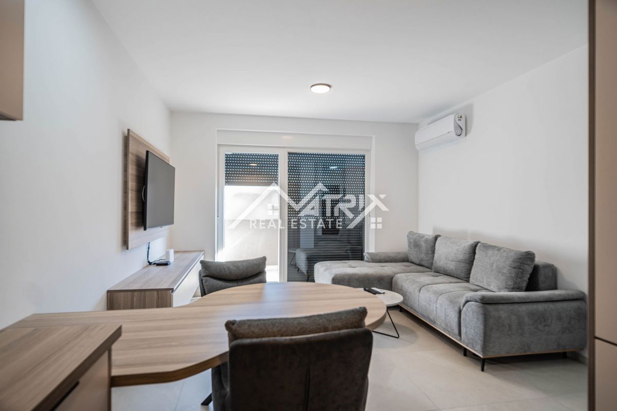 Pula, Vrhunsko 1-sobno stanovanje 45 m² z balkonom in parkiriščem