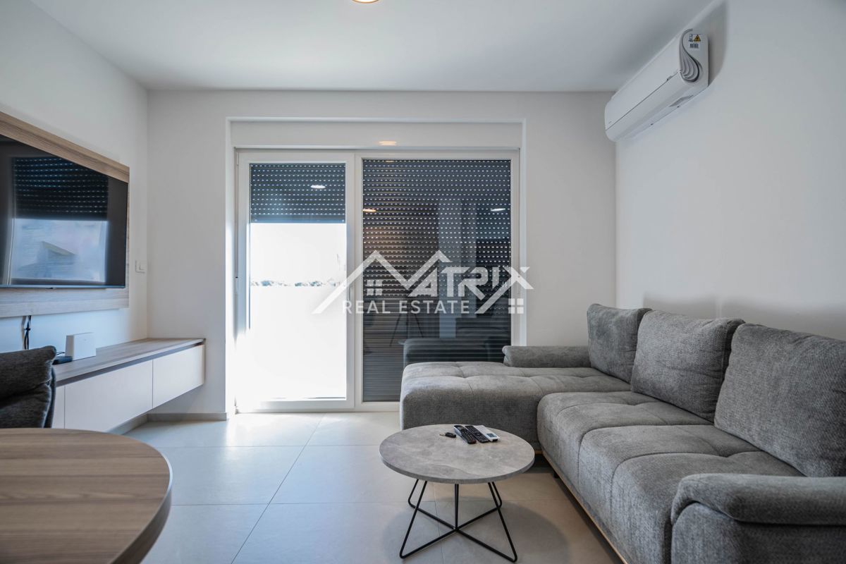 Pula, Vrhunsko 1-sobno stanovanje 45 m² z balkonom in parkiriščem