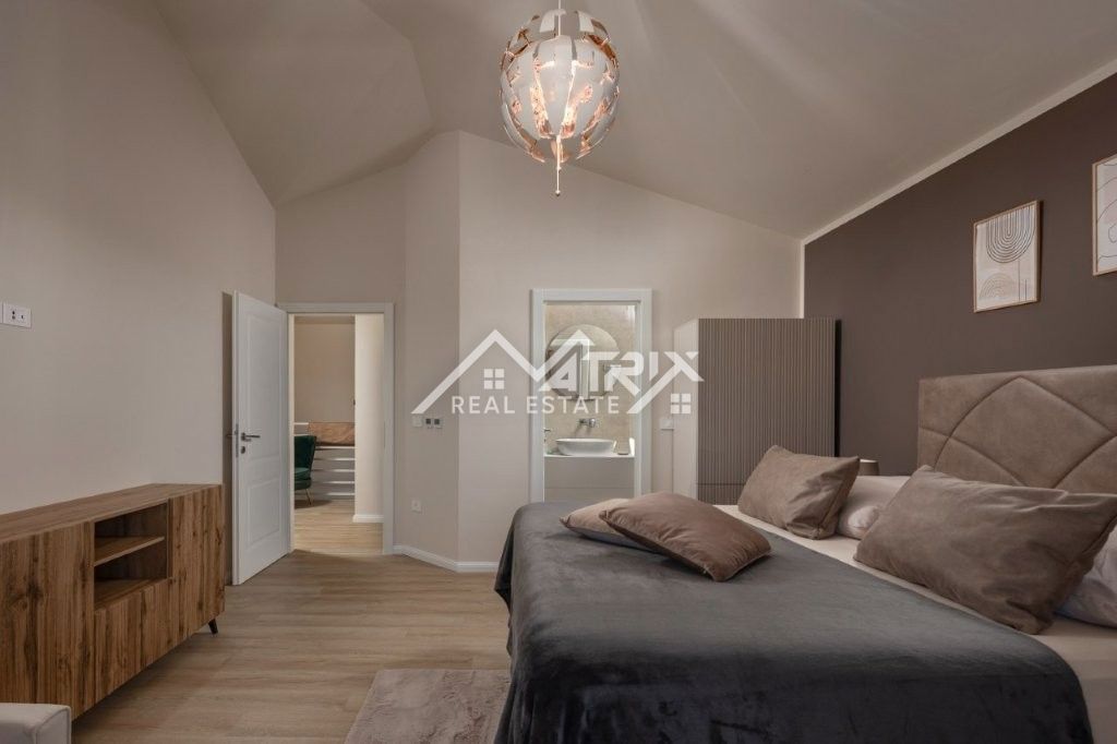 Vižinada, Hiša z bazenom in odprtim razgledom