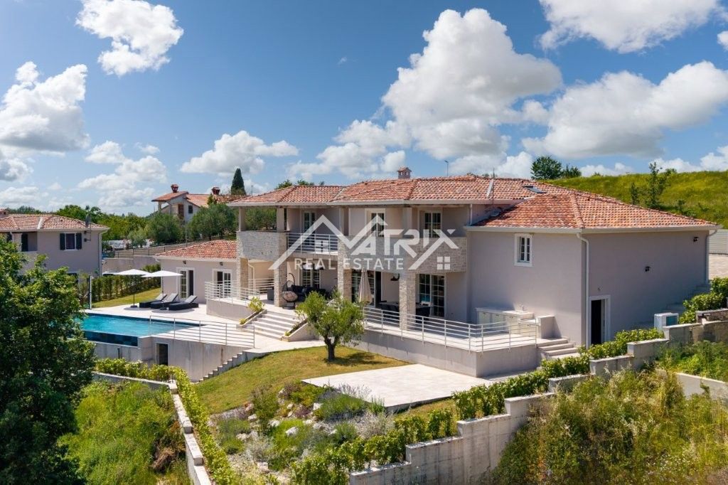 Vižinada, Hiša z bazenom in odprtim razgledom