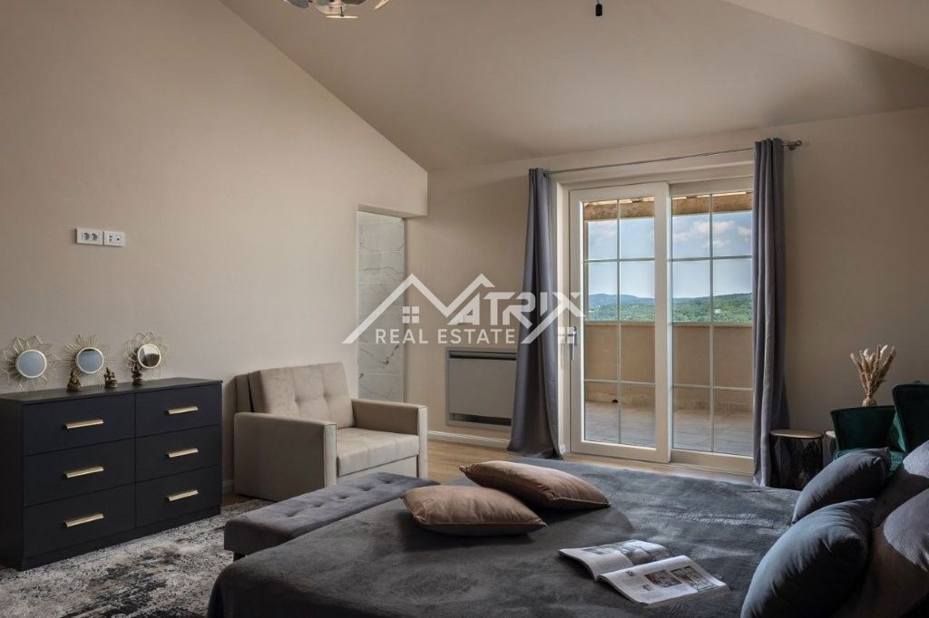 Vižinada, Hiša z bazenom in odprtim razgledom