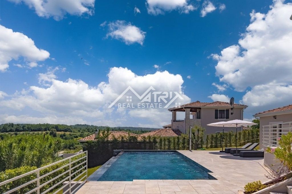 Vižinada, Hiša z bazenom in odprtim razgledom