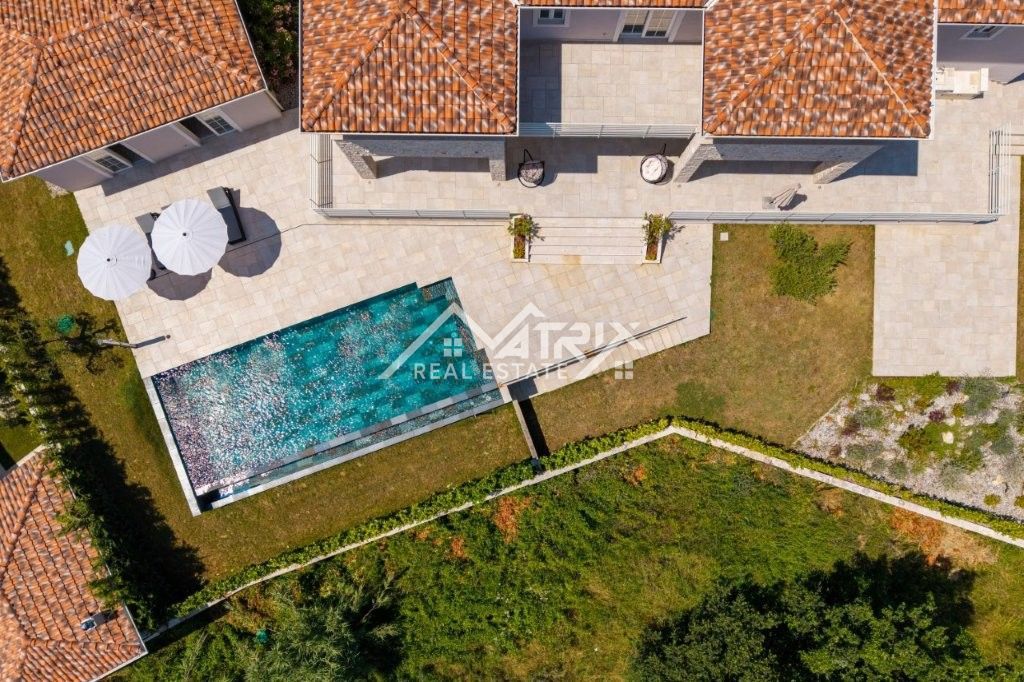 Vižinada, Hiša z bazenom in odprtim razgledom