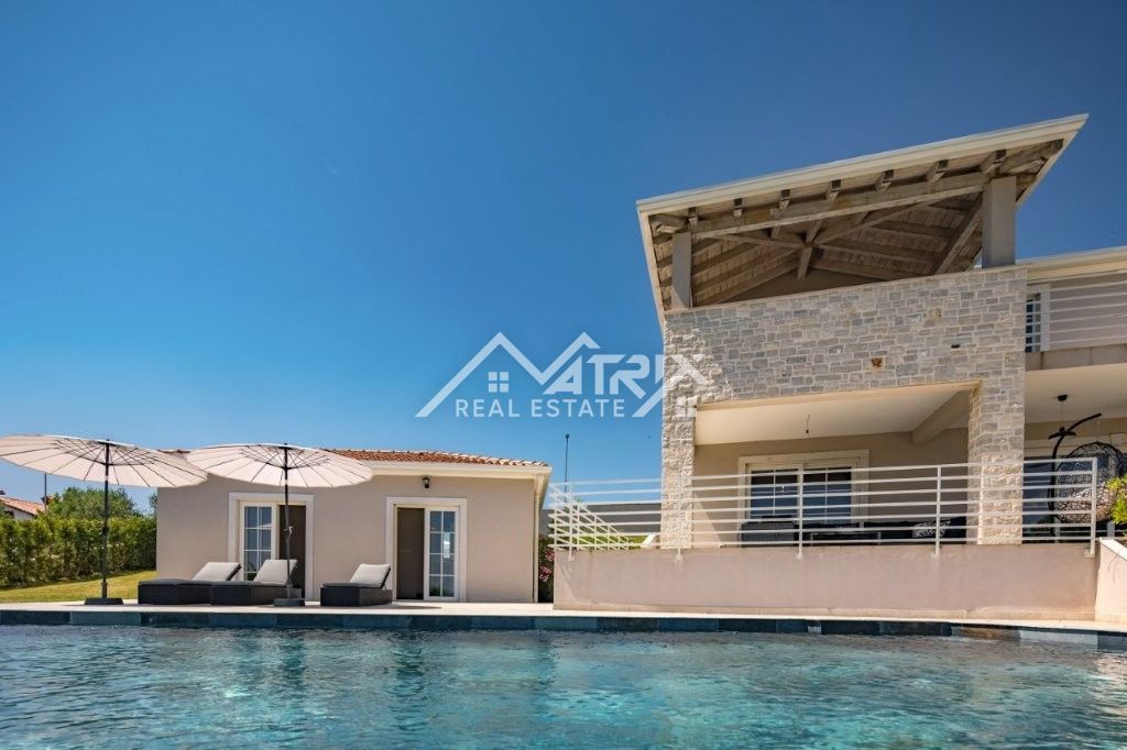 Vižinada, Hiša z bazenom in odprtim razgledom