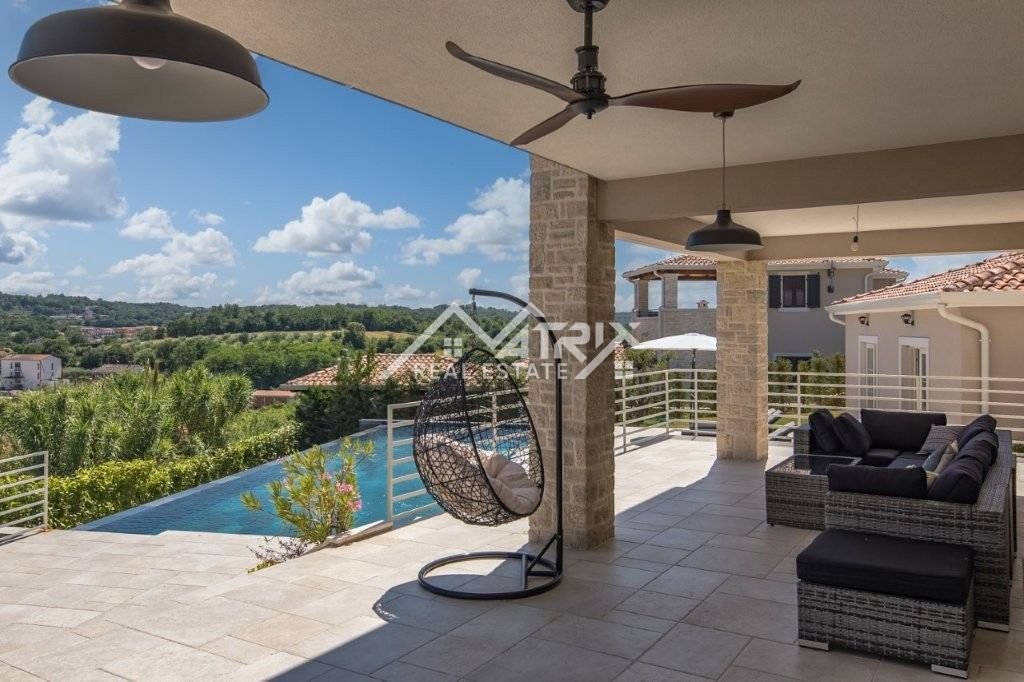 Vižinada, Hiša z bazenom in odprtim razgledom