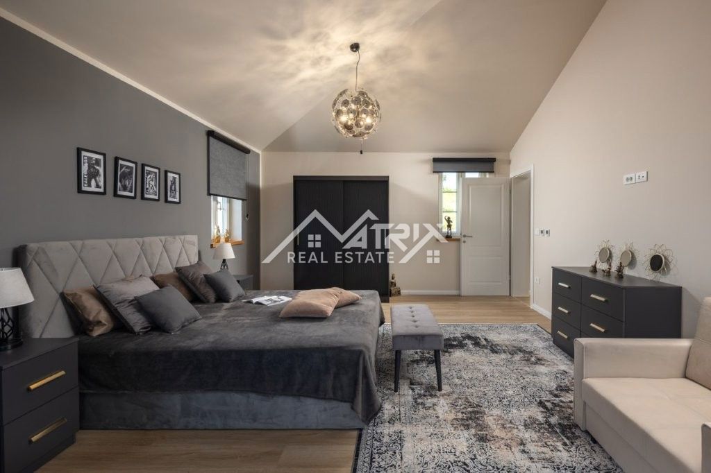 Vižinada, Hiša z bazenom in odprtim razgledom