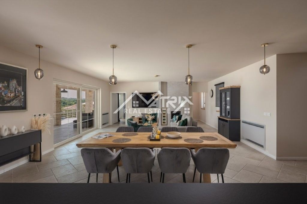 Vižinada, Hiša z bazenom in odprtim razgledom