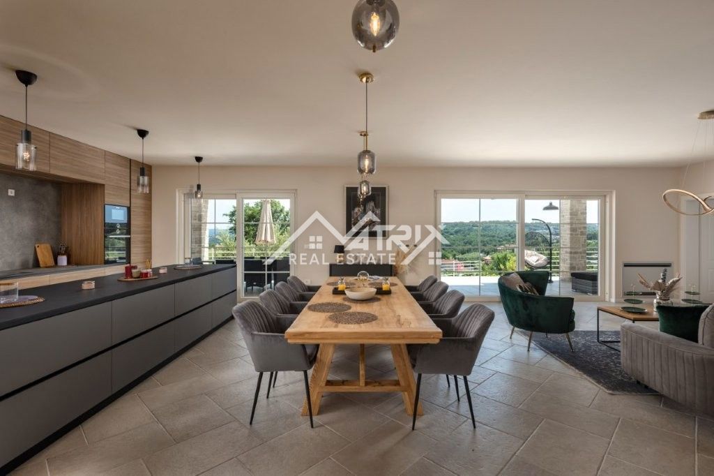 Vižinada, Hiša z bazenom in odprtim razgledom