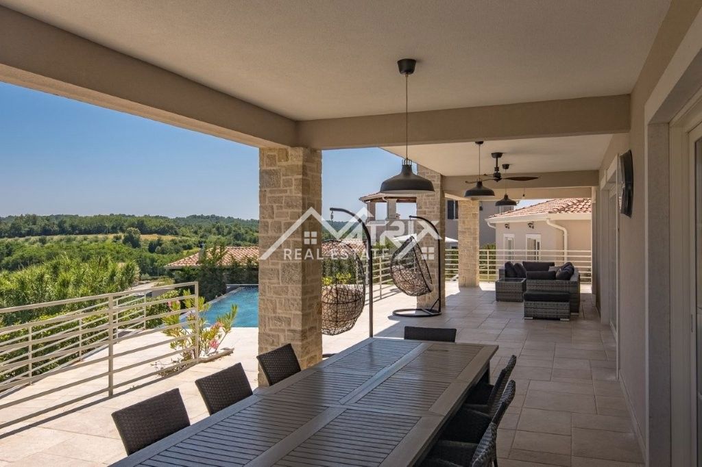 Vižinada, Hiša z bazenom in odprtim razgledom