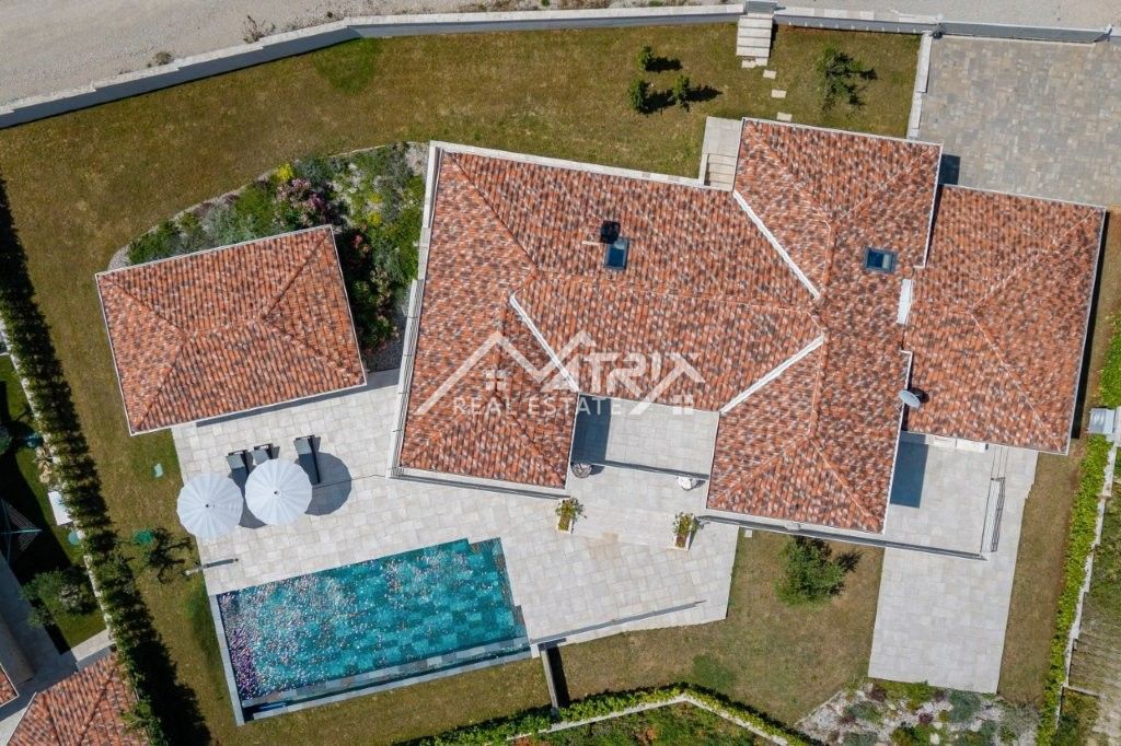 Vižinada, Hiša z bazenom in odprtim razgledom