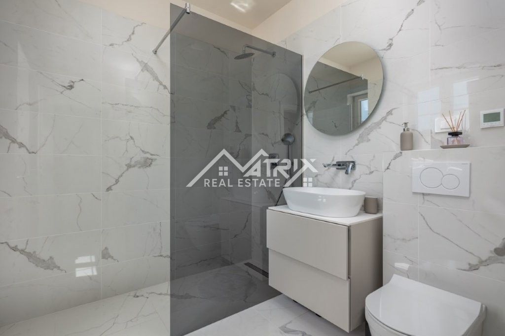 Vižinada, Hiša z bazenom in odprtim razgledom