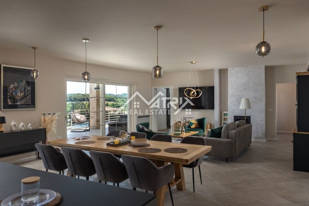 Vižinada, Hiša z bazenom in odprtim razgledom