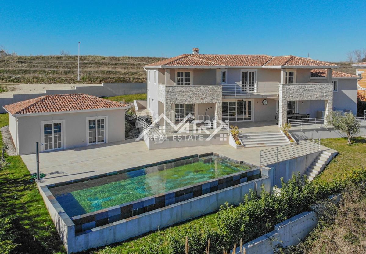 Vižinada, Hiša z bazenom in odprtim razgledom