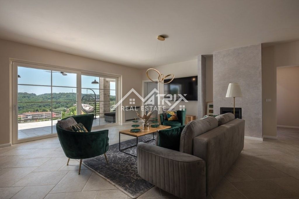 Vižinada, Hiša z bazenom in odprtim razgledom