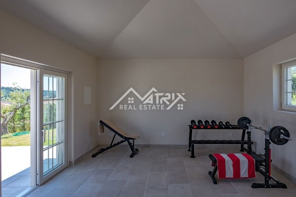 Vižinada, Hiša z bazenom in odprtim razgledom