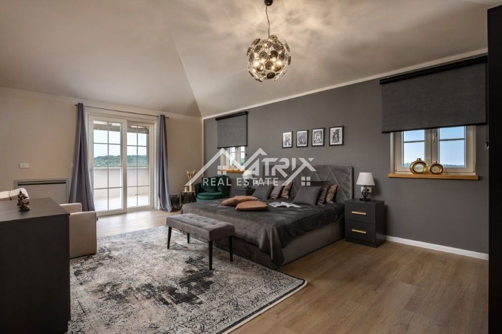 Vižinada, Hiša z bazenom in odprtim razgledom