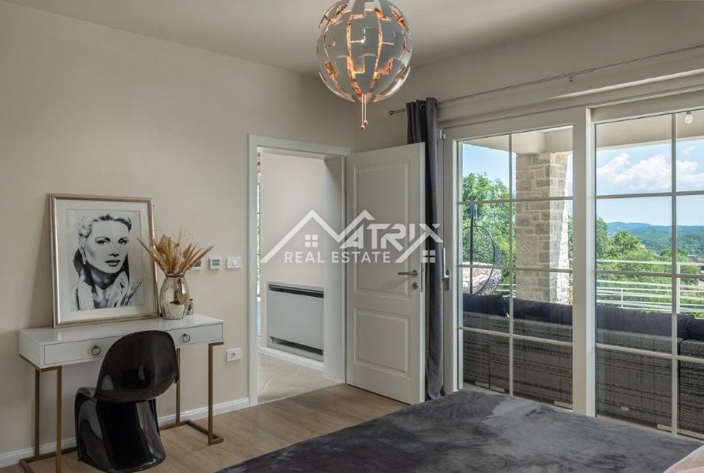 Vižinada, Hiša z bazenom in odprtim razgledom