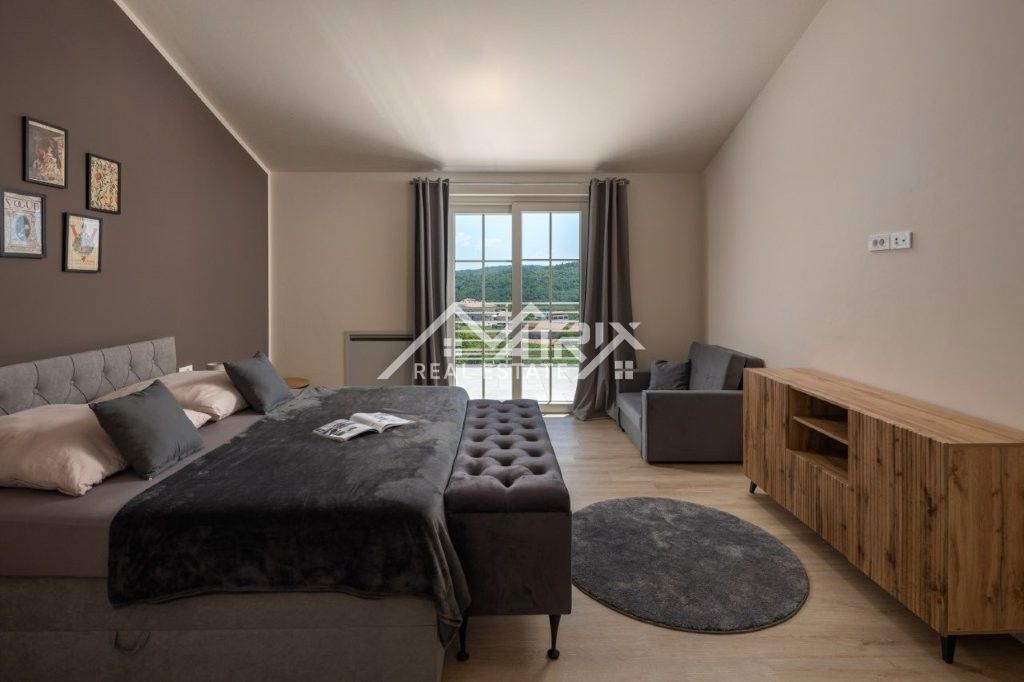 Vižinada, Hiša z bazenom in odprtim razgledom