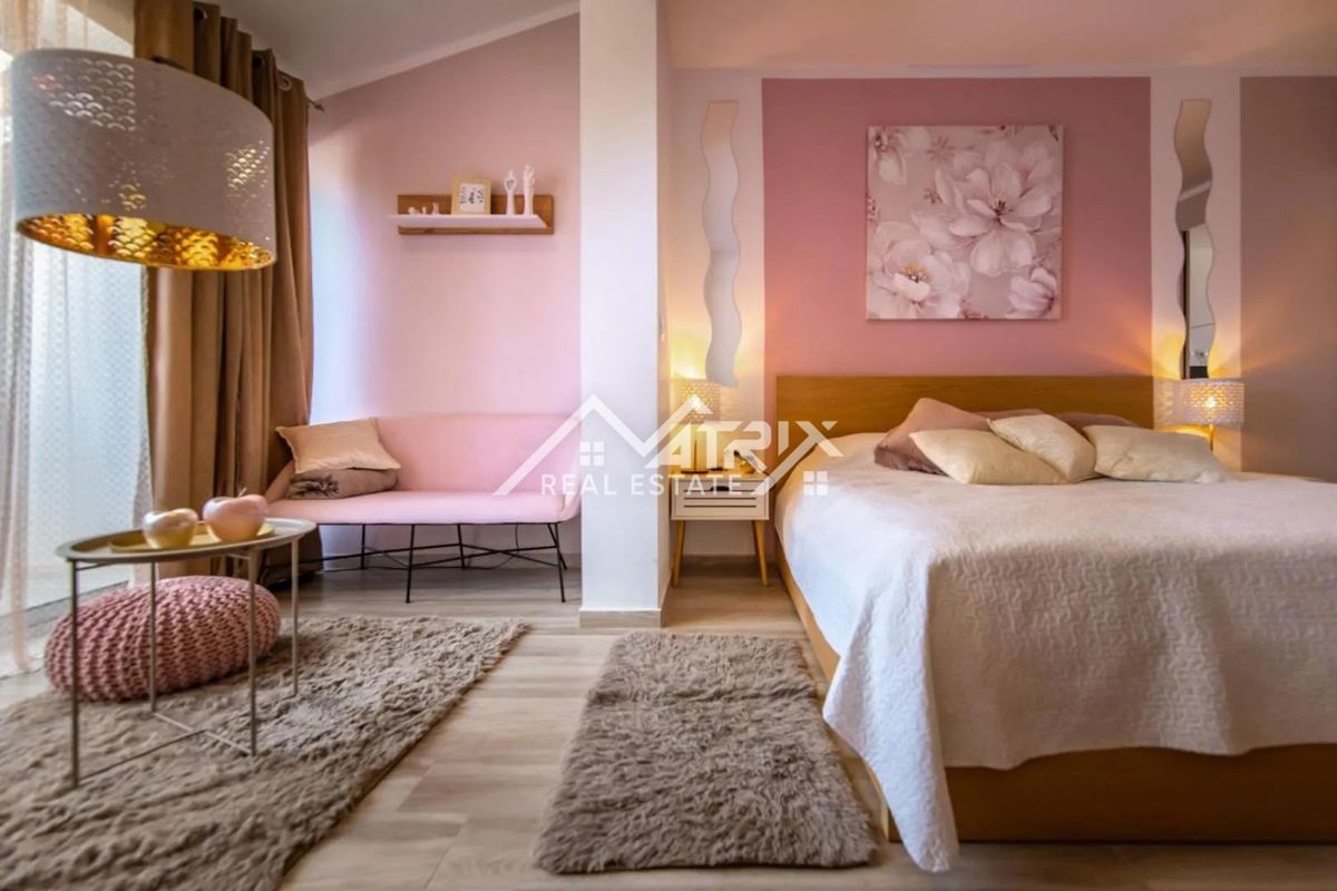 Medulin, Penthouse s 6 spalnicami in pogledom na morje