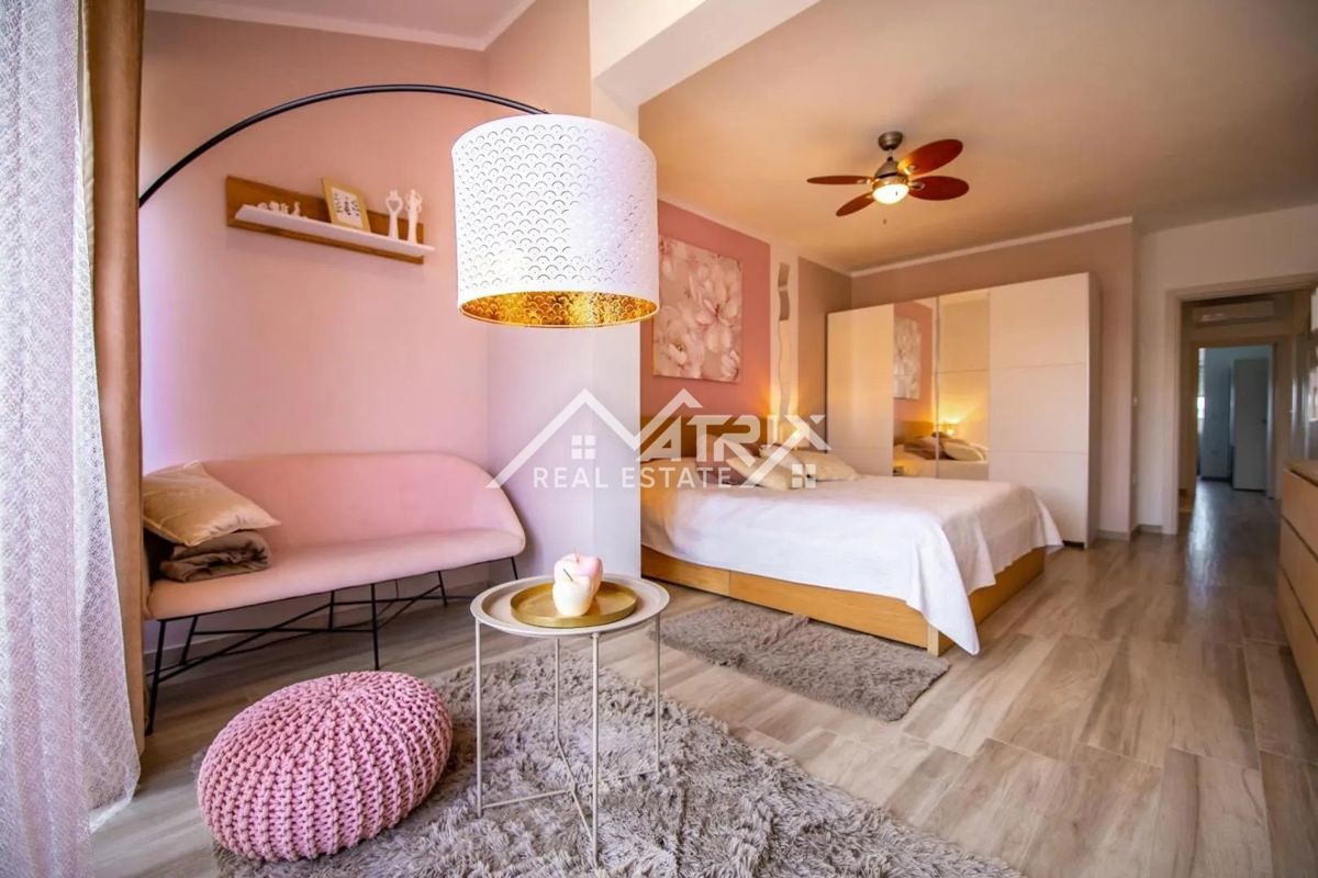 Medulin, Penthouse s 6 spalnicami in pogledom na morje