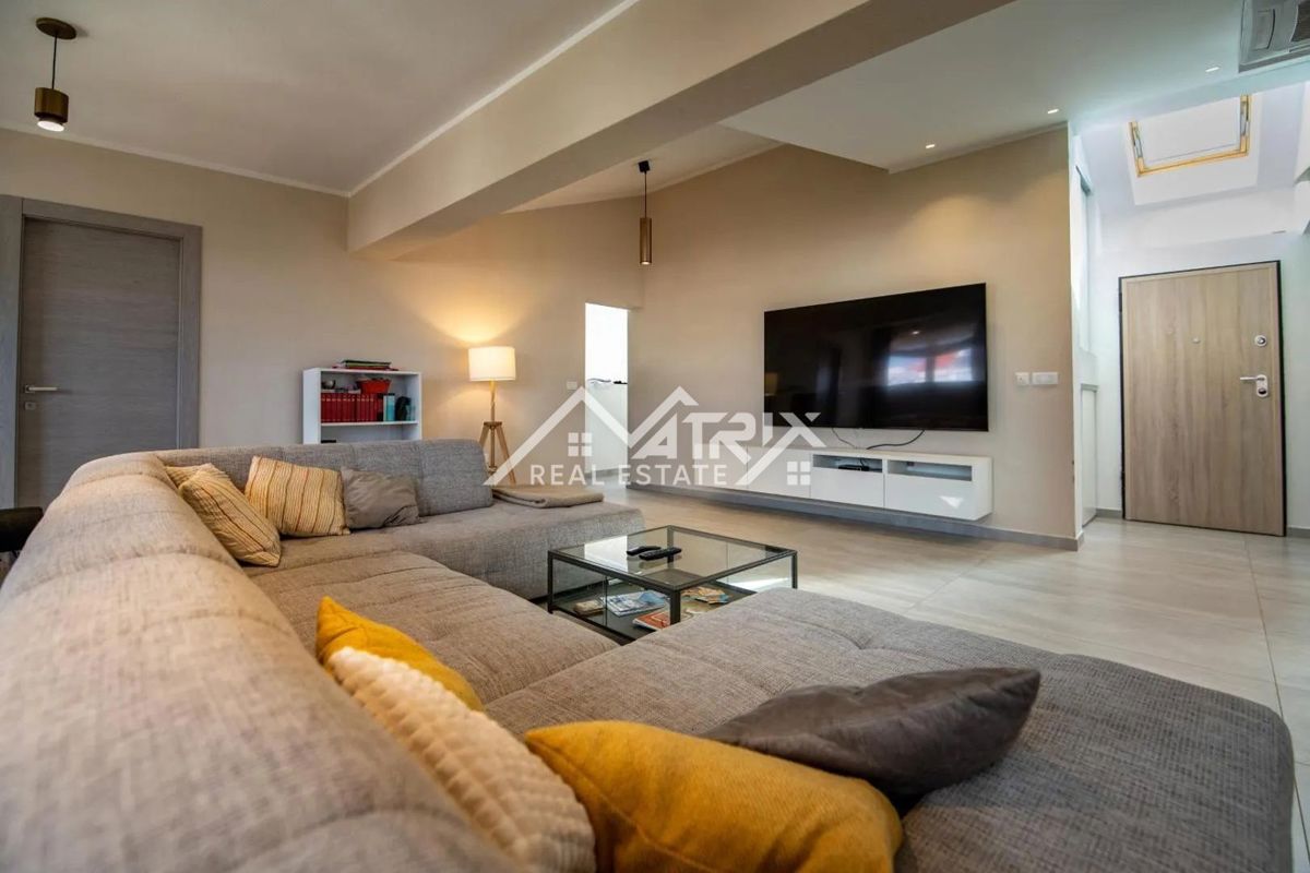 Medulin, Penthouse s 6 spalnicami in pogledom na morje